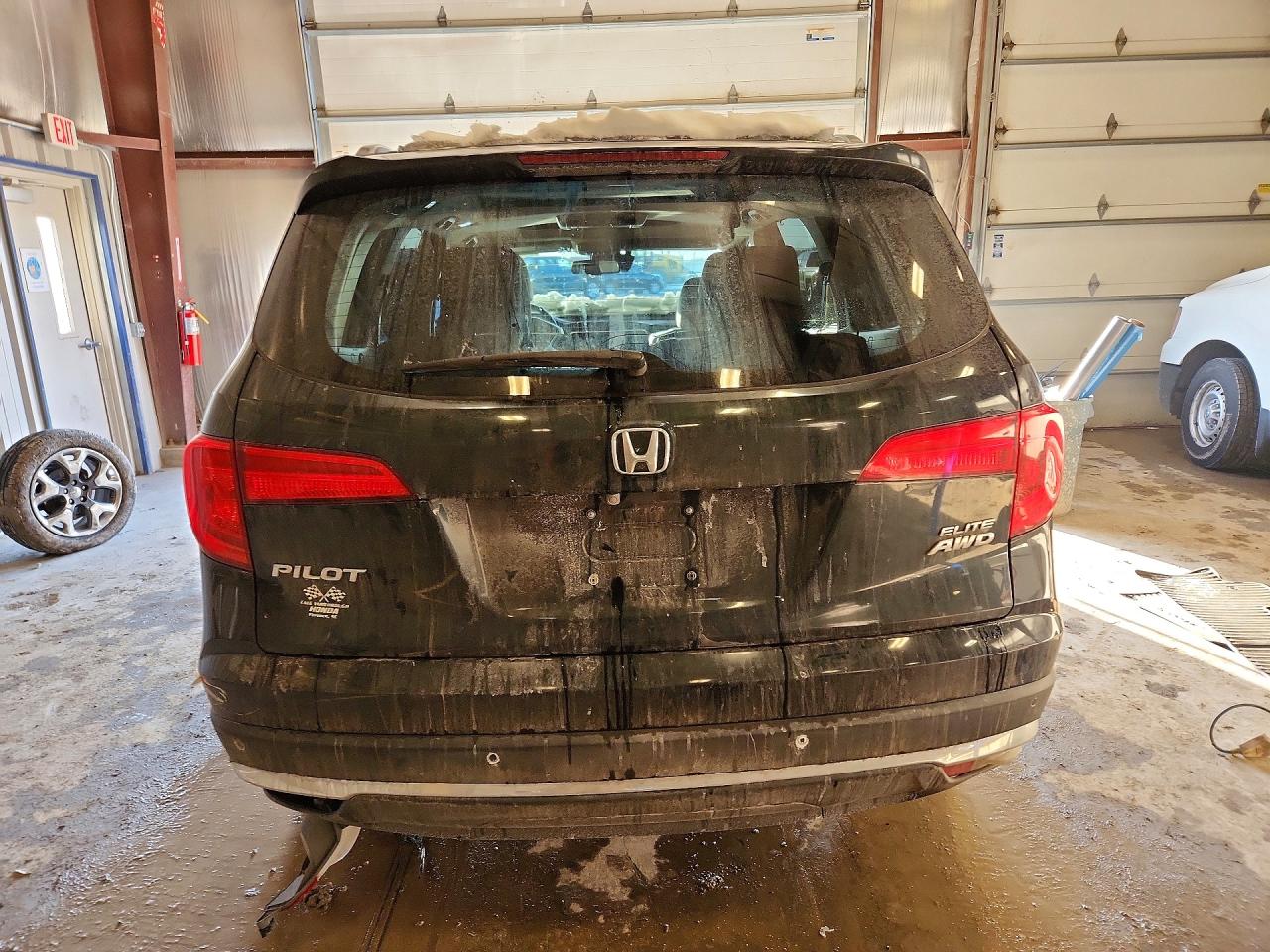 2016 HONDA PILOT ELITE photo 16