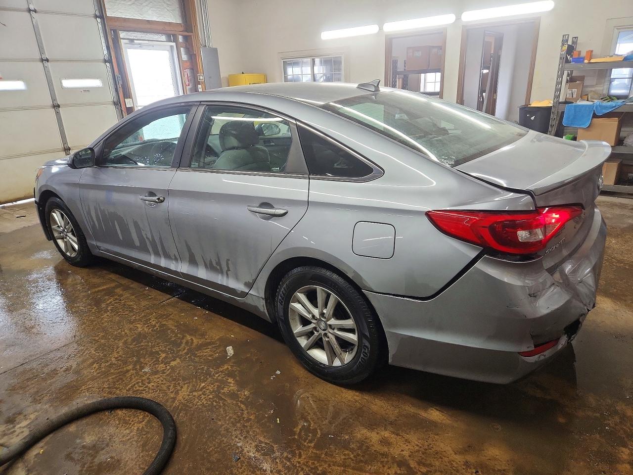 2017 HYUNDAI SONATA BASE photo 2