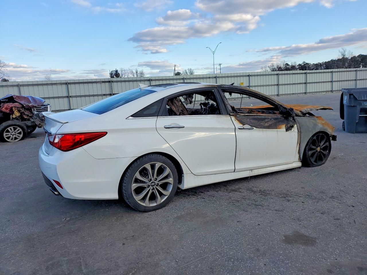 2014 HYUNDAI SONATA SE photo 3