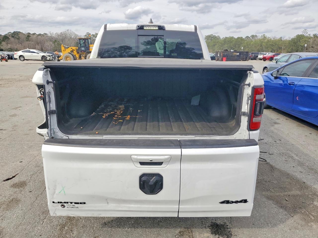 2023 RAM 1500 LIMITED photo 6