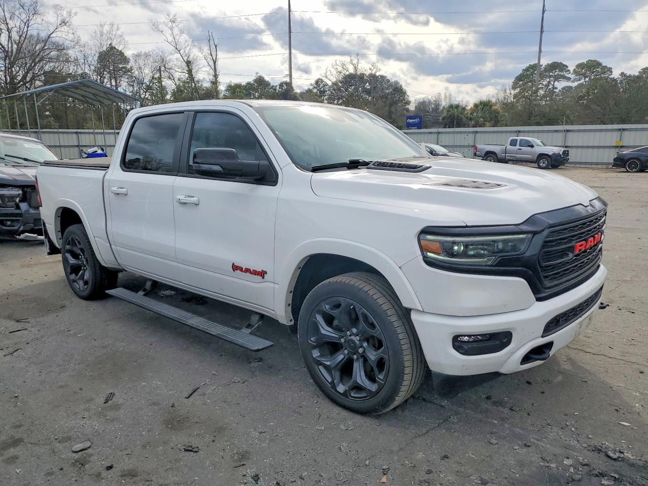 2023 RAM 1500 LIMITED photo 4