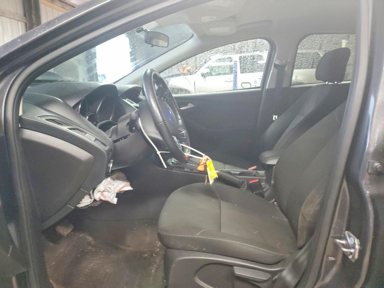 2017 FORD FOCUS SE photo 7