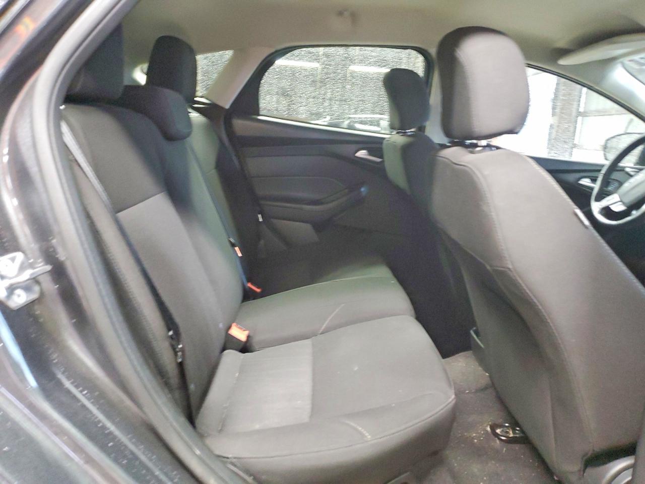 2017 FORD FOCUS SE photo 11