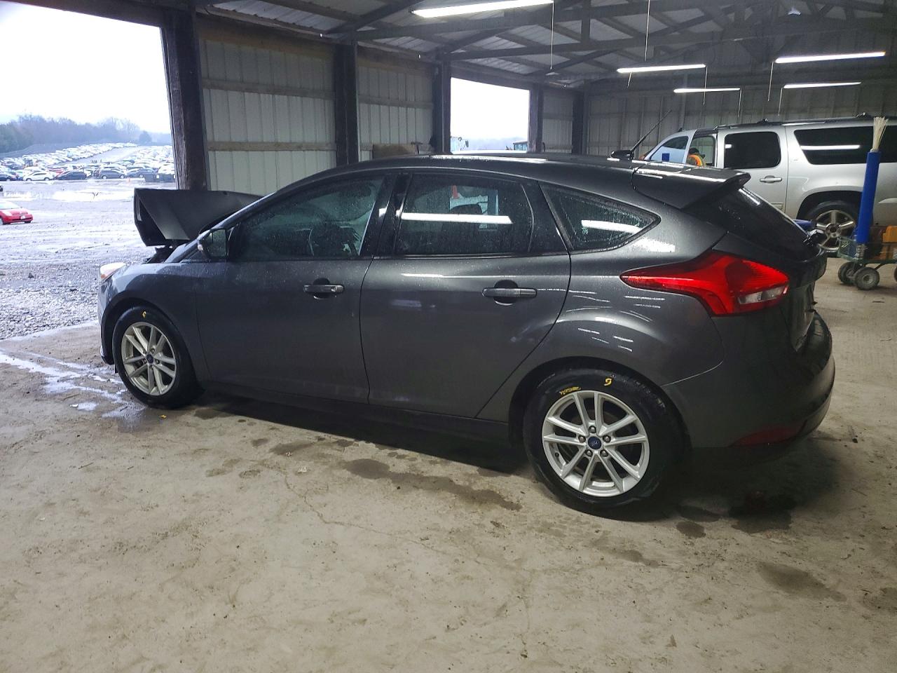 2017 FORD FOCUS SE photo 2