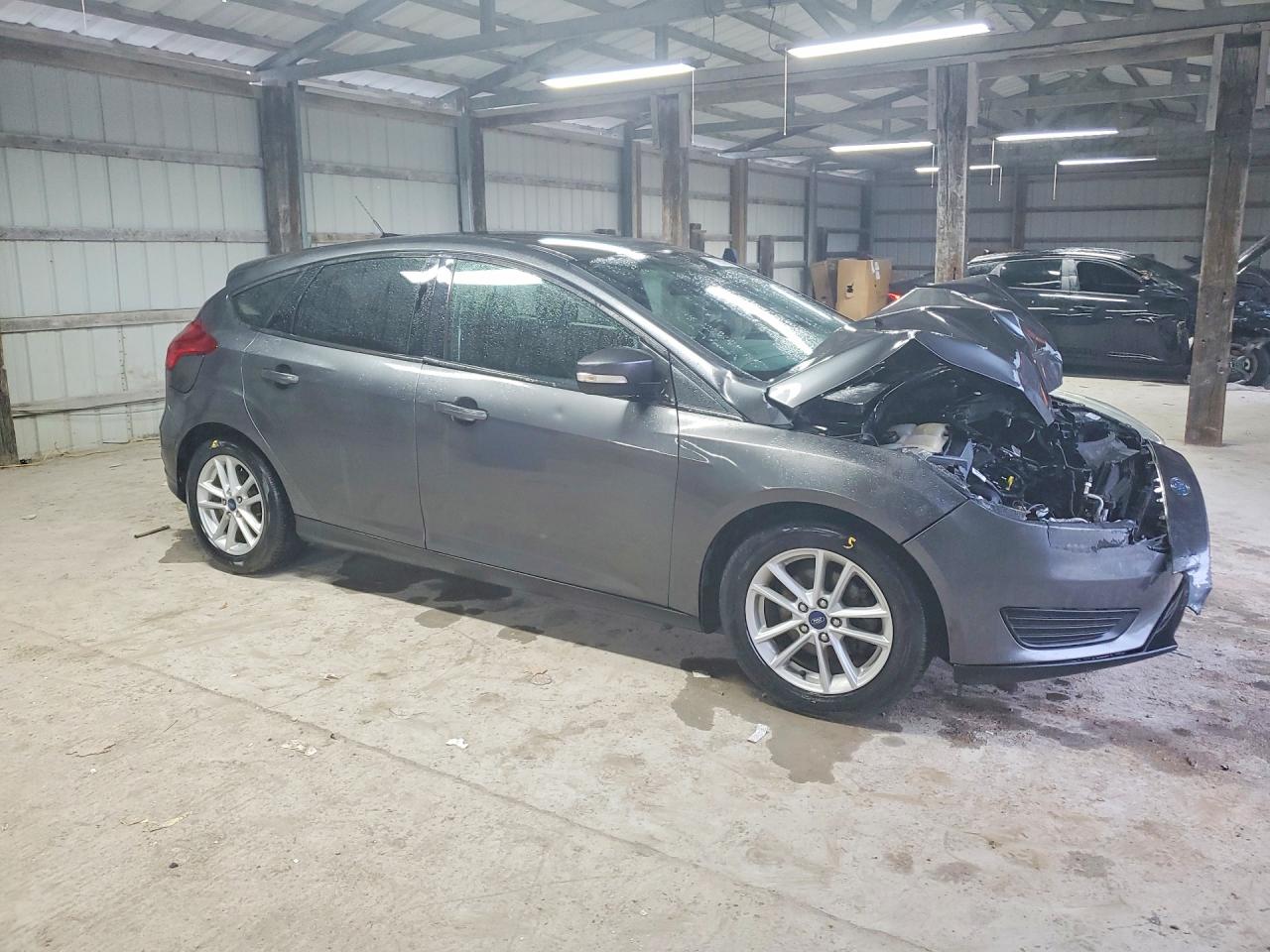 2017 FORD FOCUS SE photo 4
