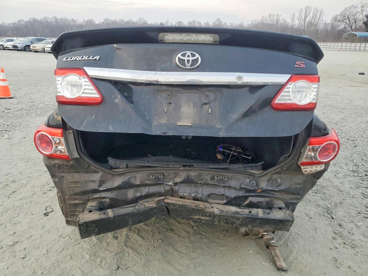 2011 TOYOTA COROLLA S photo 6