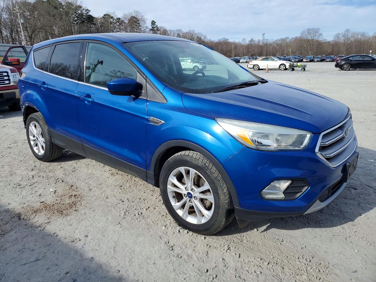 2017 FORD ESCAPE SE photo 4