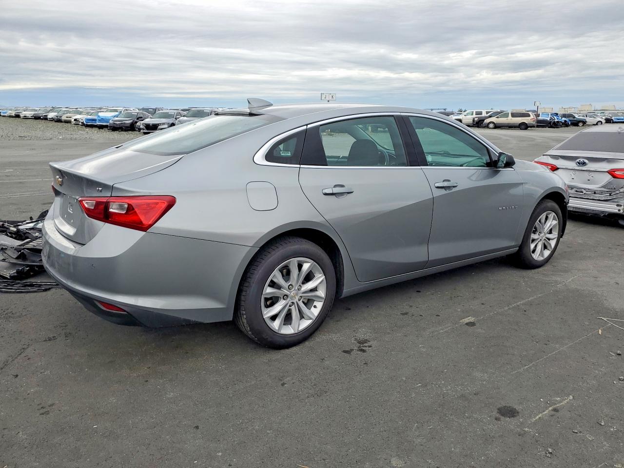 2024 CHEVROLET MALIBU LT photo 5