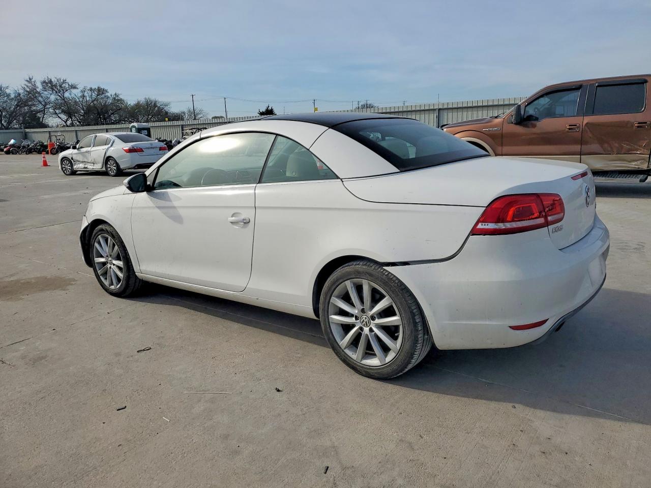 2014 VOLKSWAGEN EOS KOMFORT photo 3