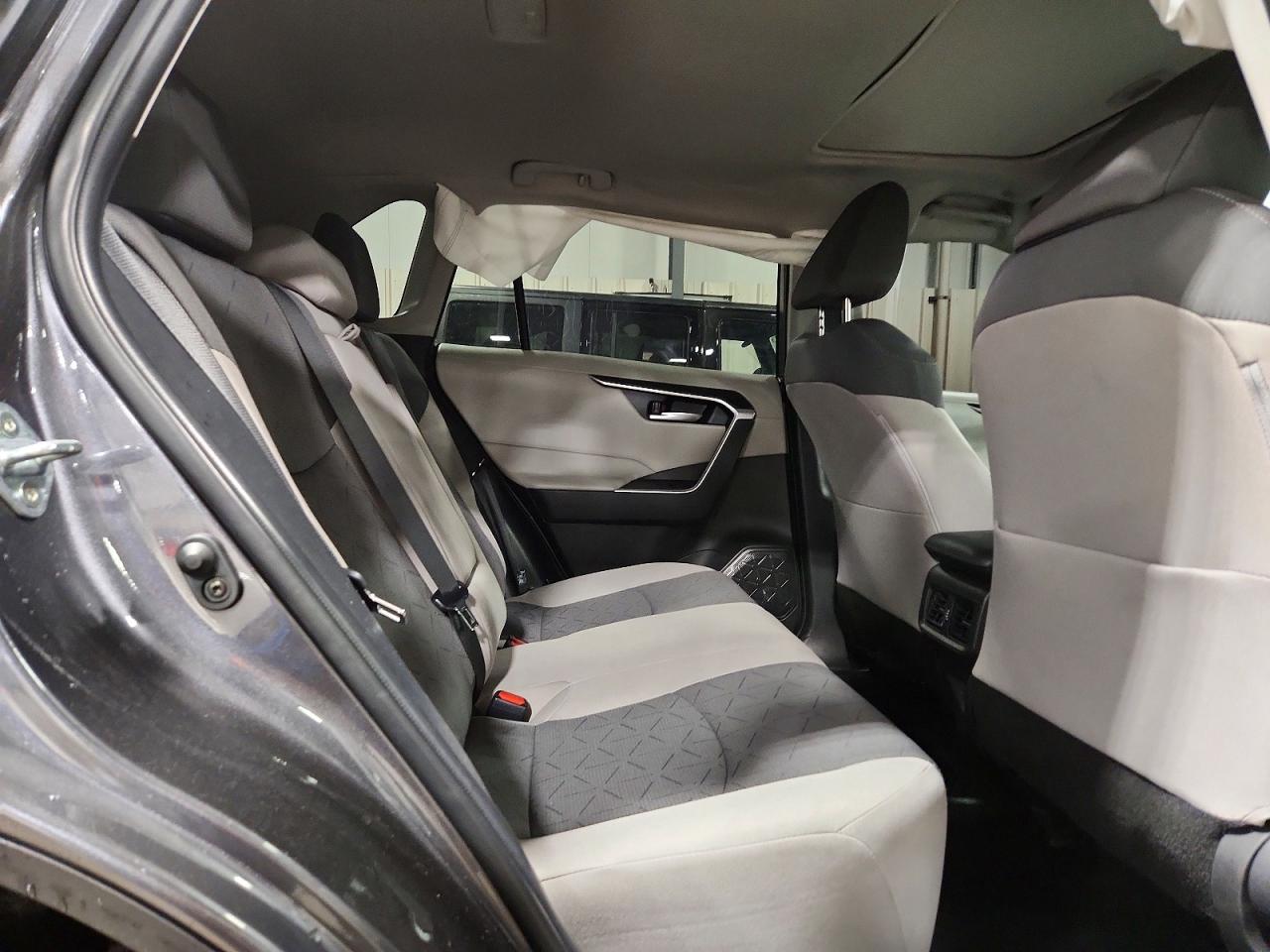 2024 TOYOTA RAV4 XLE photo 11