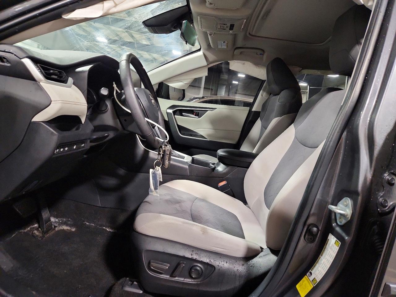 2024 TOYOTA RAV4 XLE photo 7