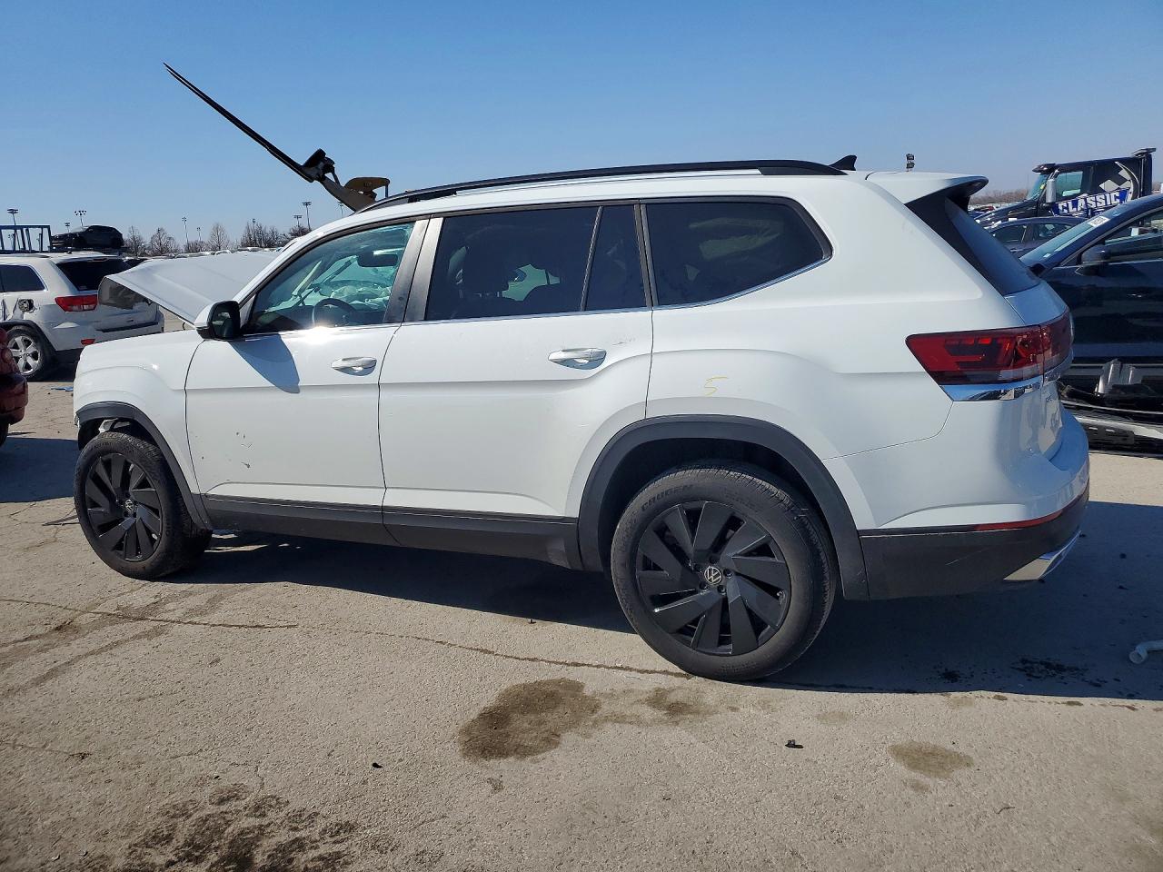2024 VOLKSWAGEN ATLAS SE photo 4