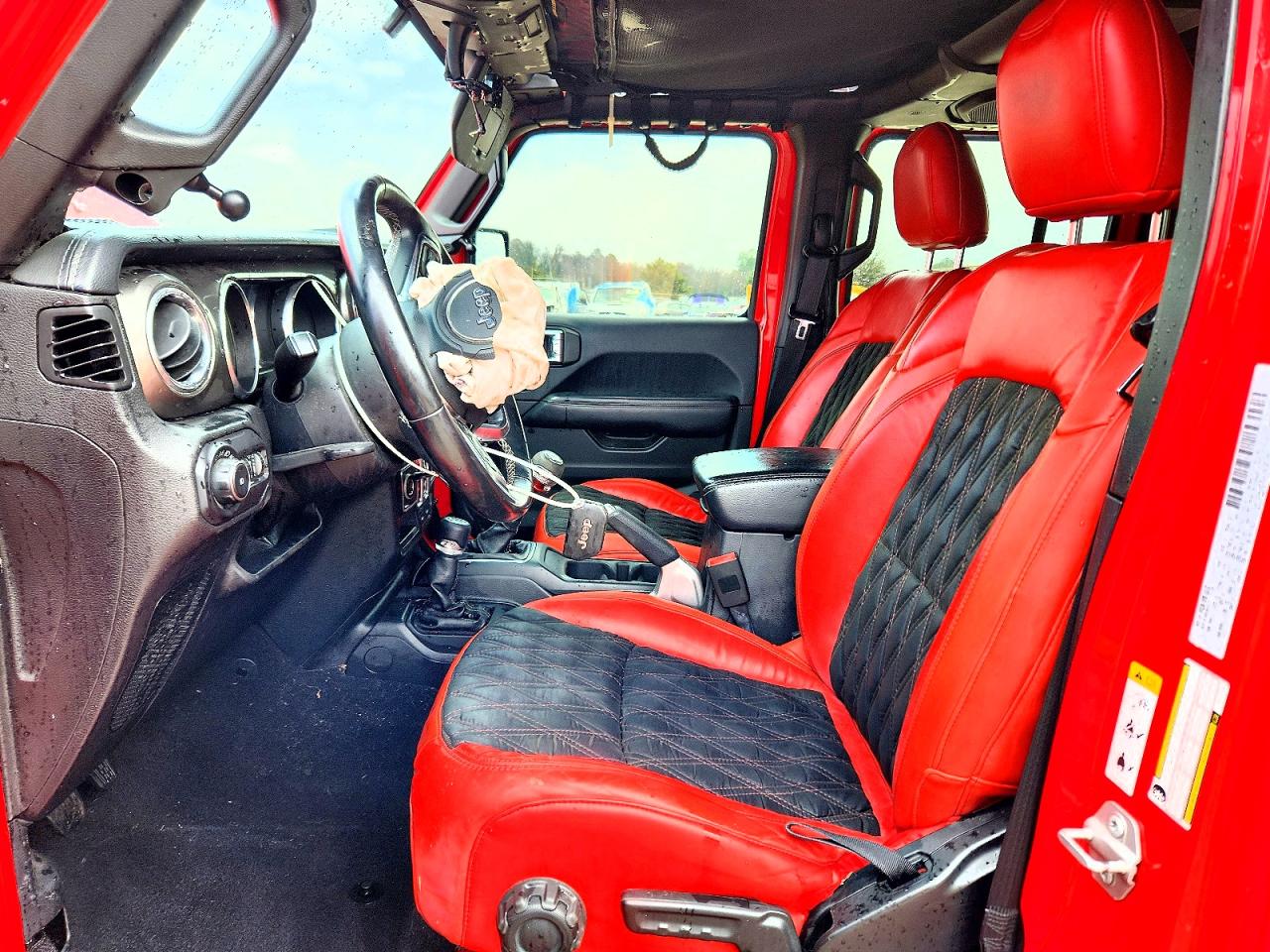 2018 JEEP WRANGLER UNLIMITED SAHARA photo 19