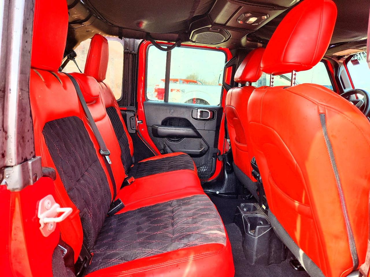 2018 JEEP WRANGLER UNLIMITED SAHARA photo 31
