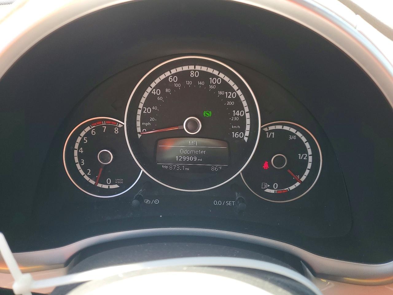 2014 VOLKSWAGEN BEETLE photo 9