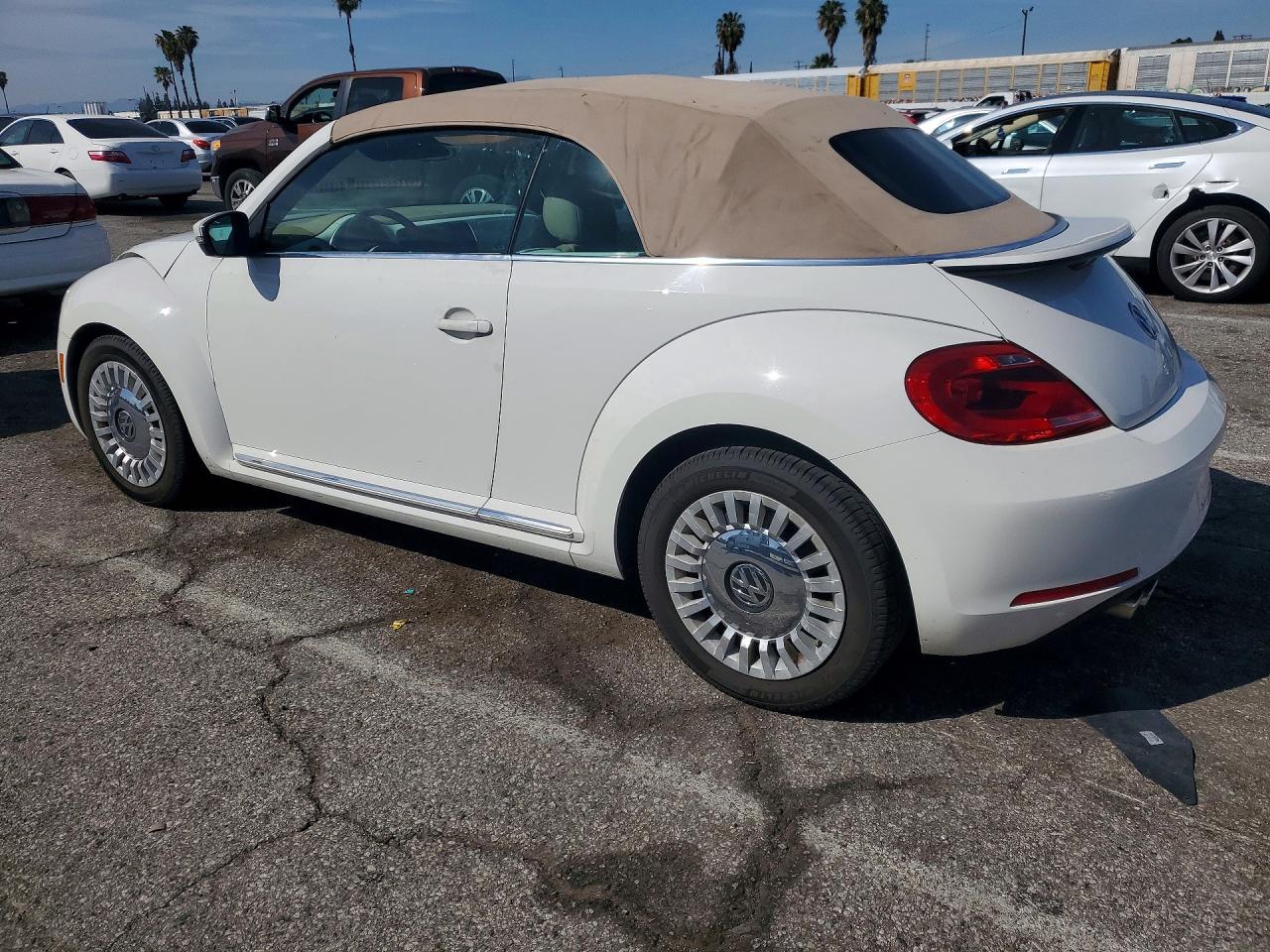 2014 VOLKSWAGEN BEETLE photo 2