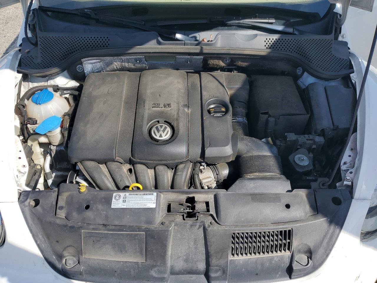 2014 VOLKSWAGEN BEETLE photo 11