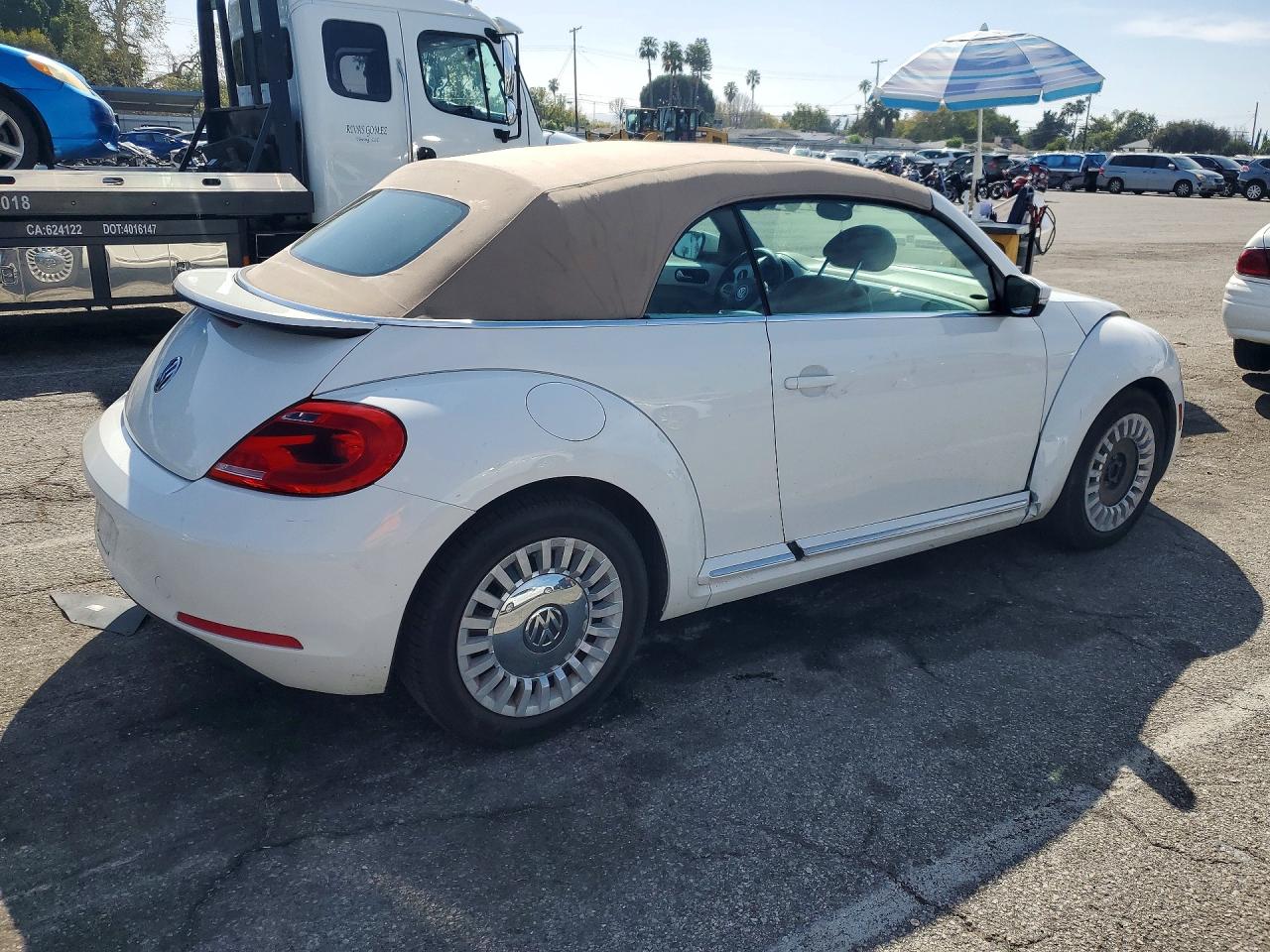 2014 VOLKSWAGEN BEETLE photo 3