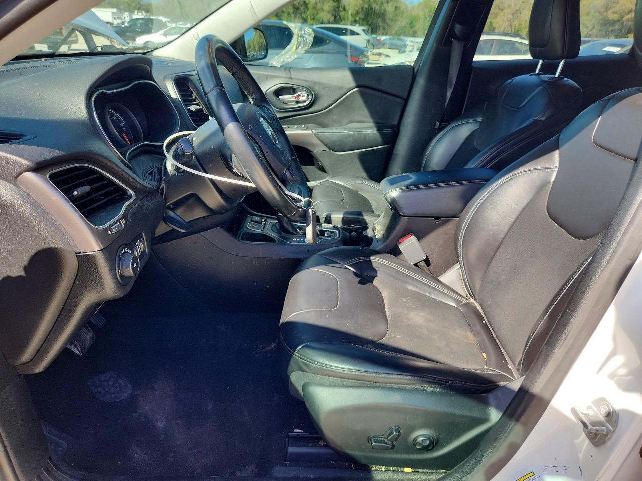 2019 JEEP CHEROKEE LATITUDE PLUS photo 19