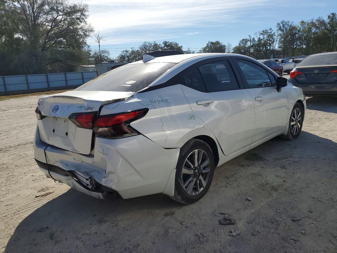 2020 NISSAN VERSA SV photo 5