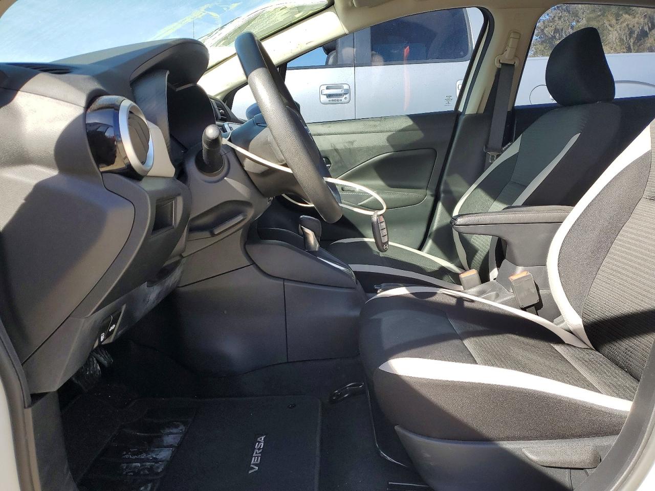 2020 NISSAN VERSA SV photo 13