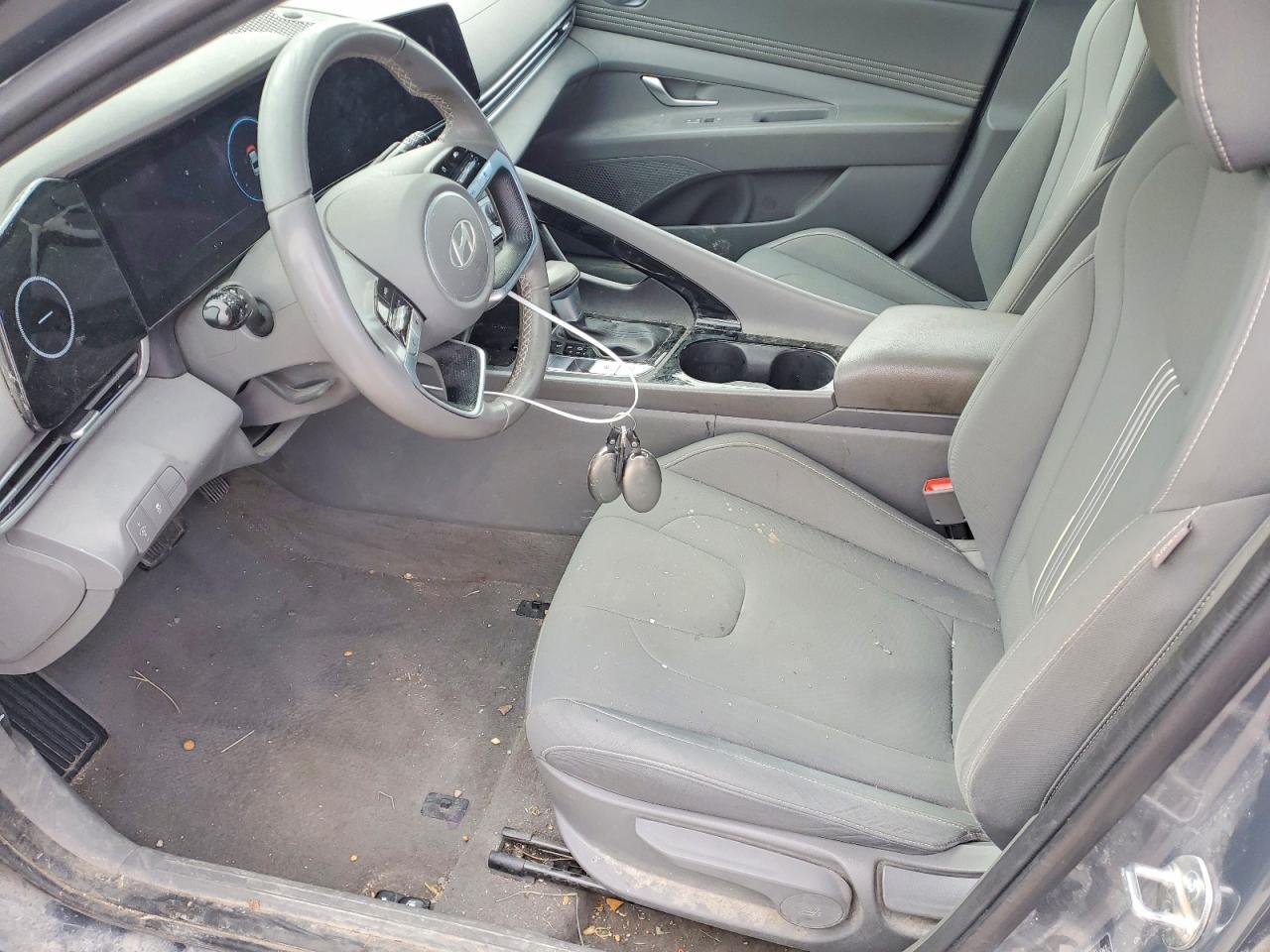 2024 HYUNDAI ELANTRA SEL photo 7