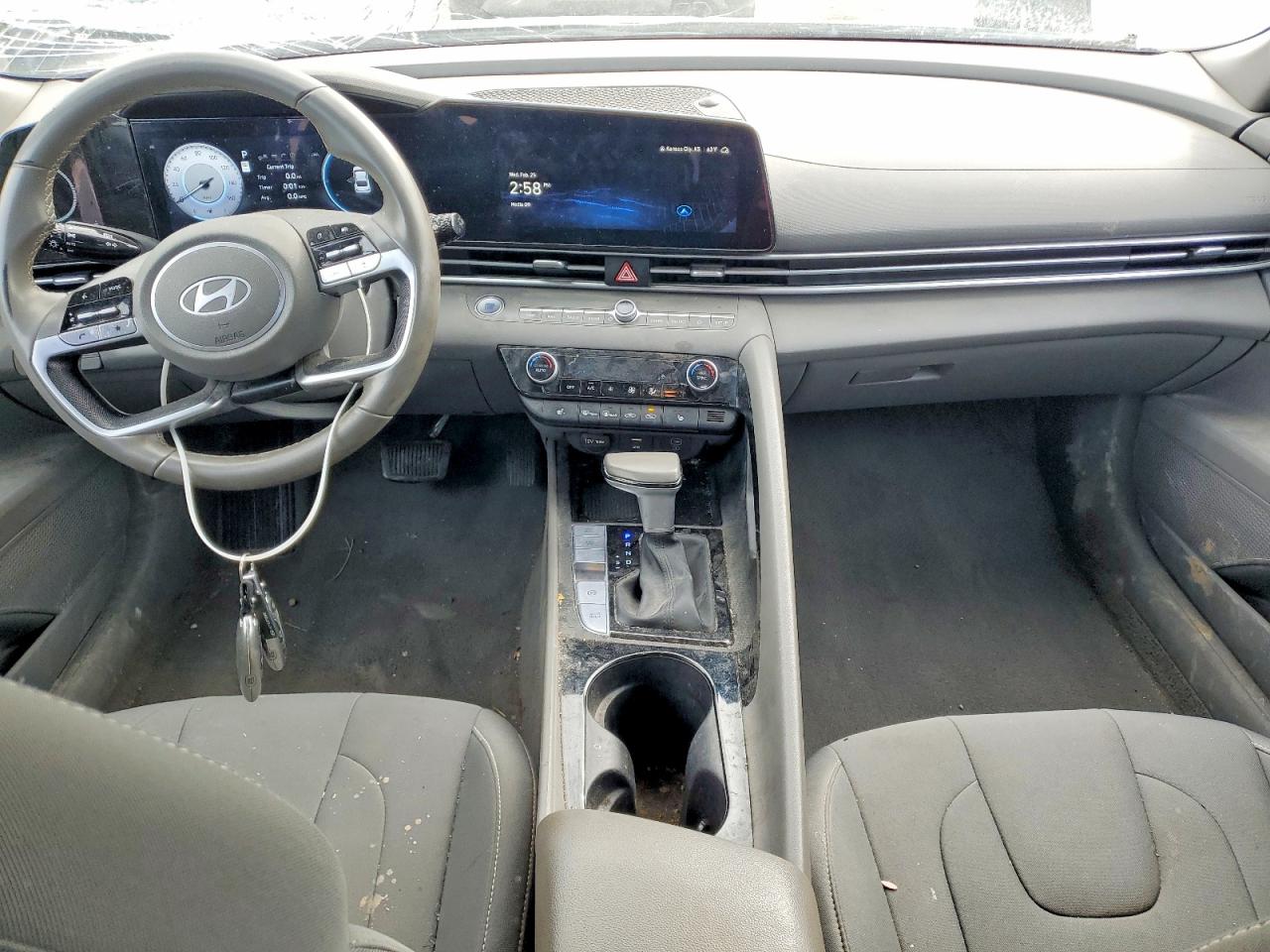 2024 HYUNDAI ELANTRA SEL photo 8