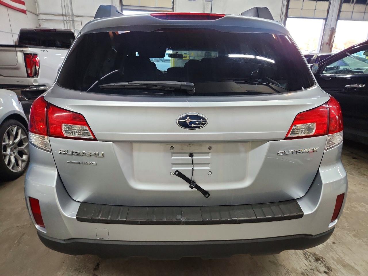 2012 SUBARU OUTBACK 2.5I PREMIUM photo 11