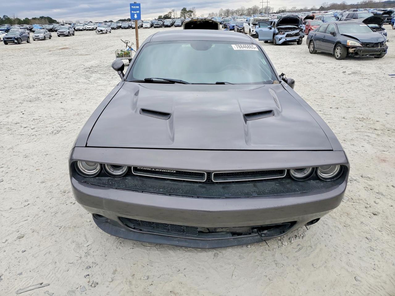 2016 DODGE CHALLENGER SXT photo 9