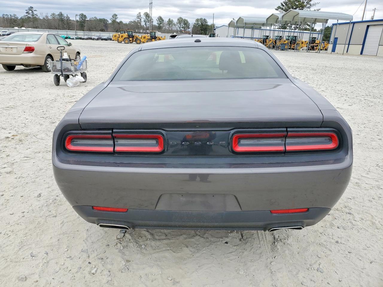2016 DODGE CHALLENGER SXT photo 11
