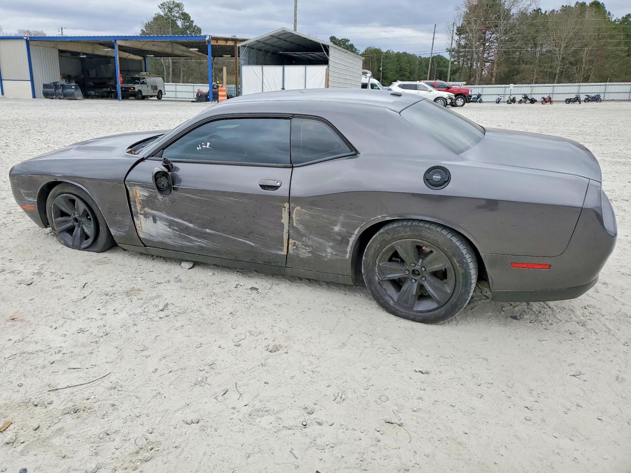 2016 DODGE CHALLENGER SXT photo 3