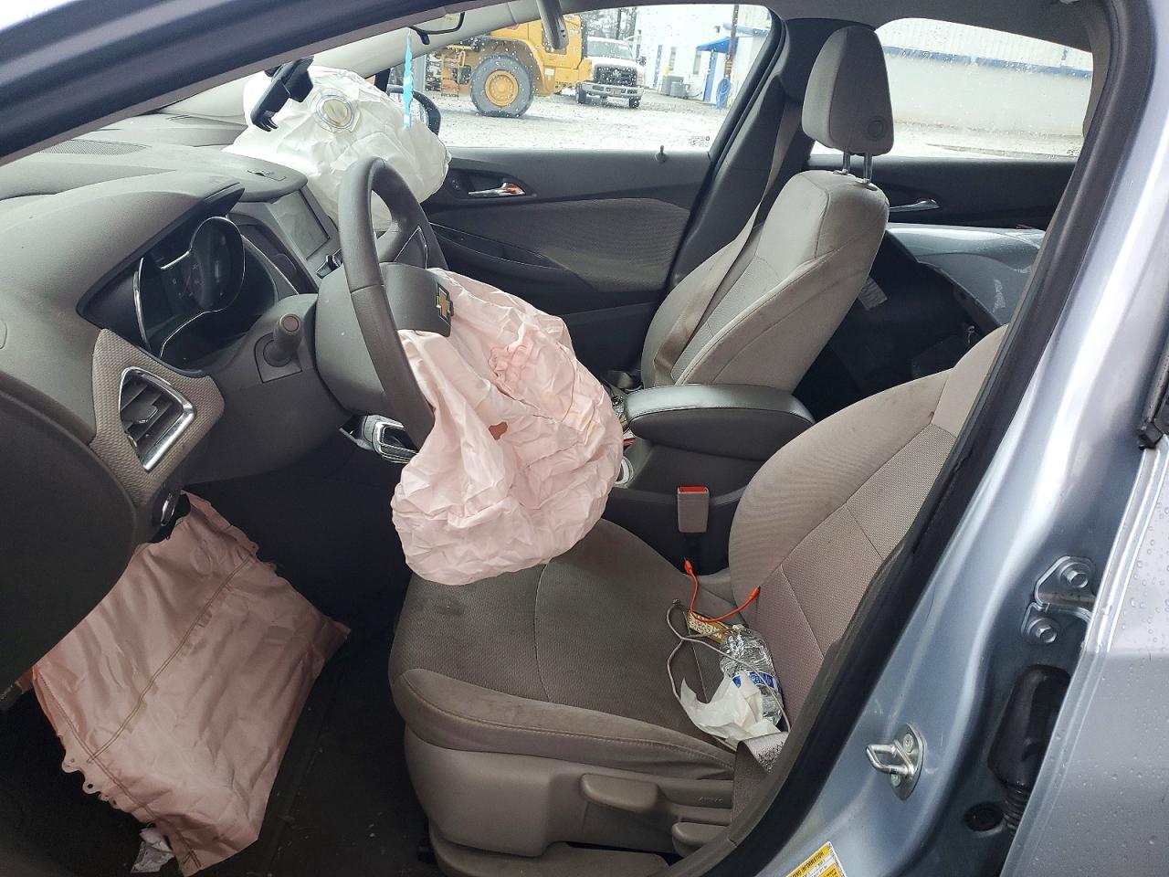 2017 CHEVROLET CRUZE LS photo 13