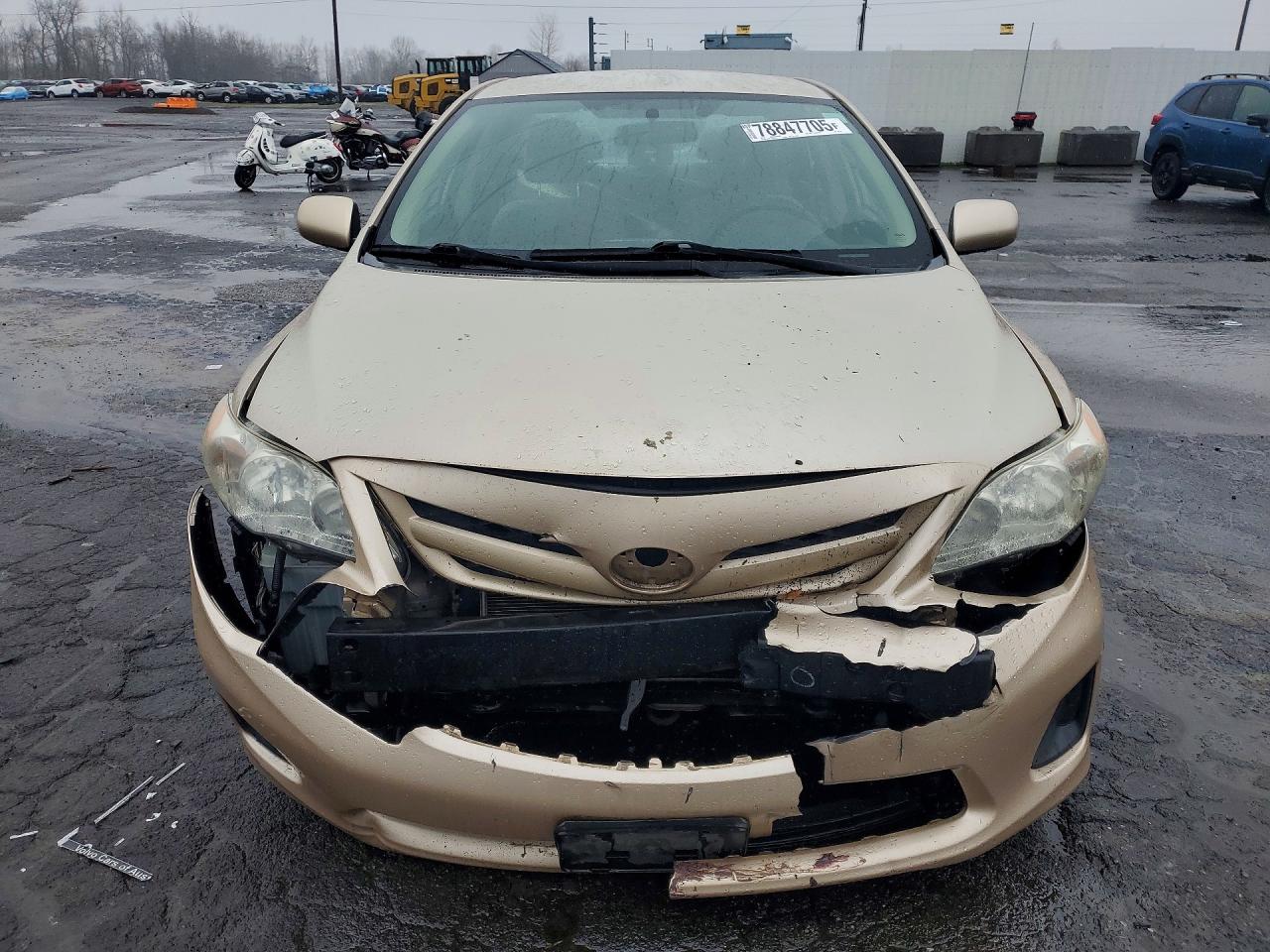 2011 TOYOTA COROLLA LE photo 13