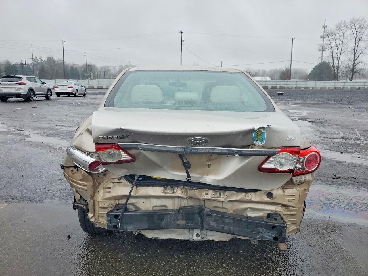 2011 TOYOTA COROLLA LE photo 16