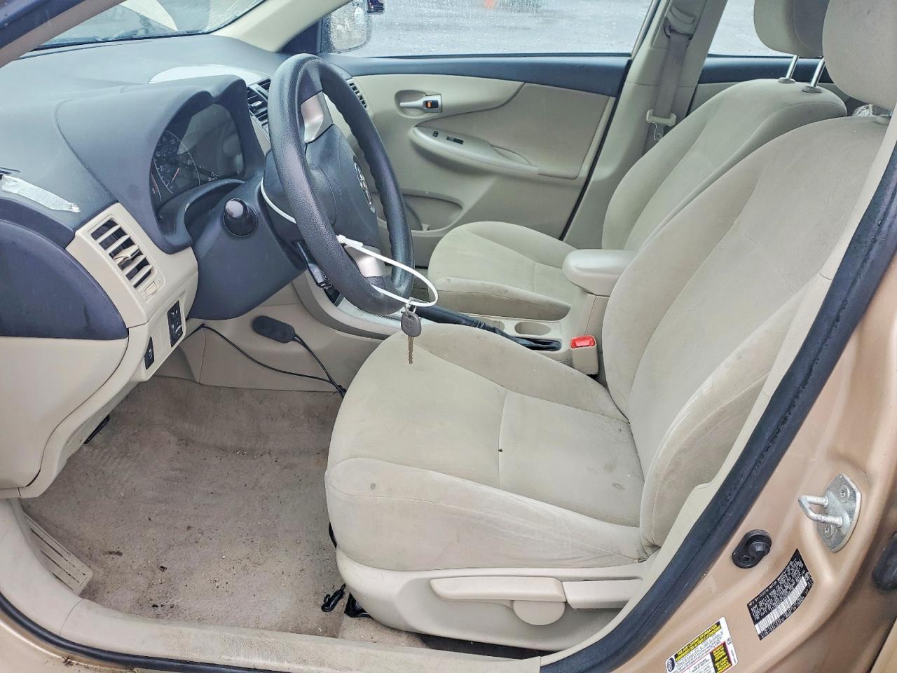 2011 TOYOTA COROLLA LE photo 19