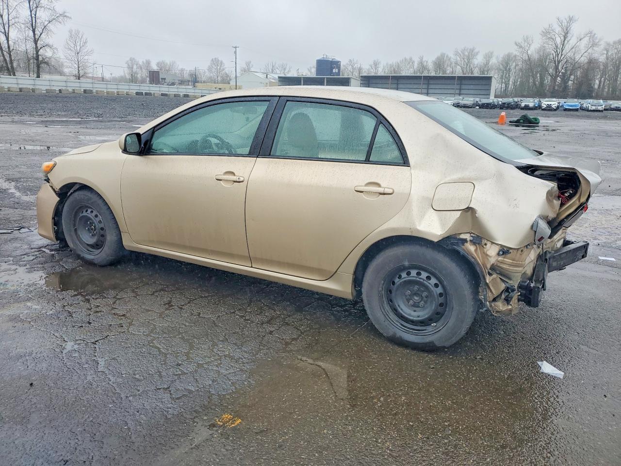 2011 TOYOTA COROLLA LE photo 4