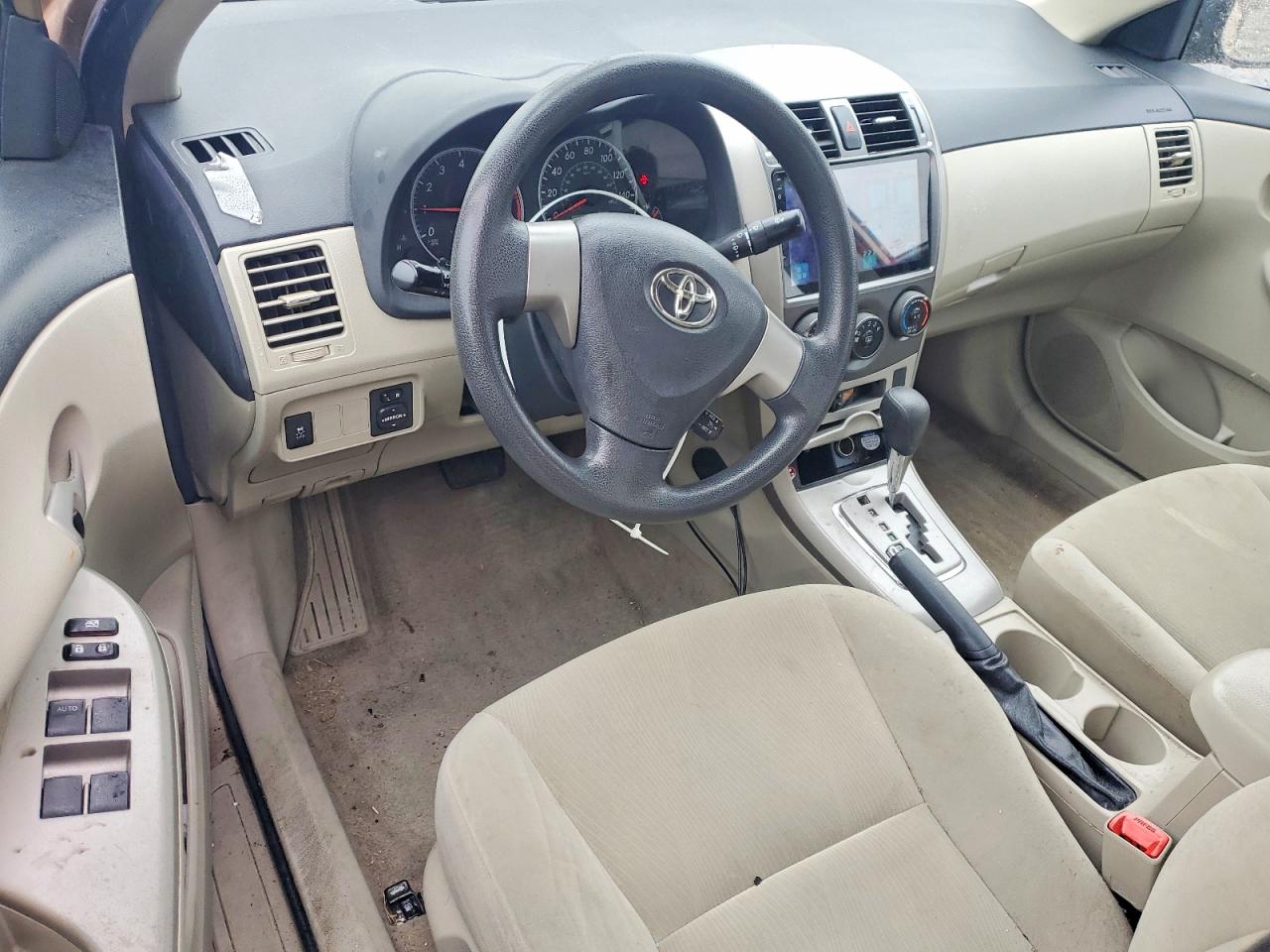 2011 TOYOTA COROLLA LE photo 22