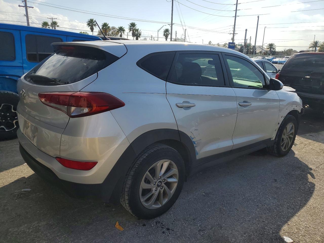2018 HYUNDAI TUCSON SE photo 5
