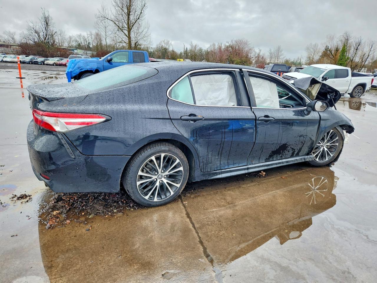 2018 TOYOTA CAMRY SE photo 5