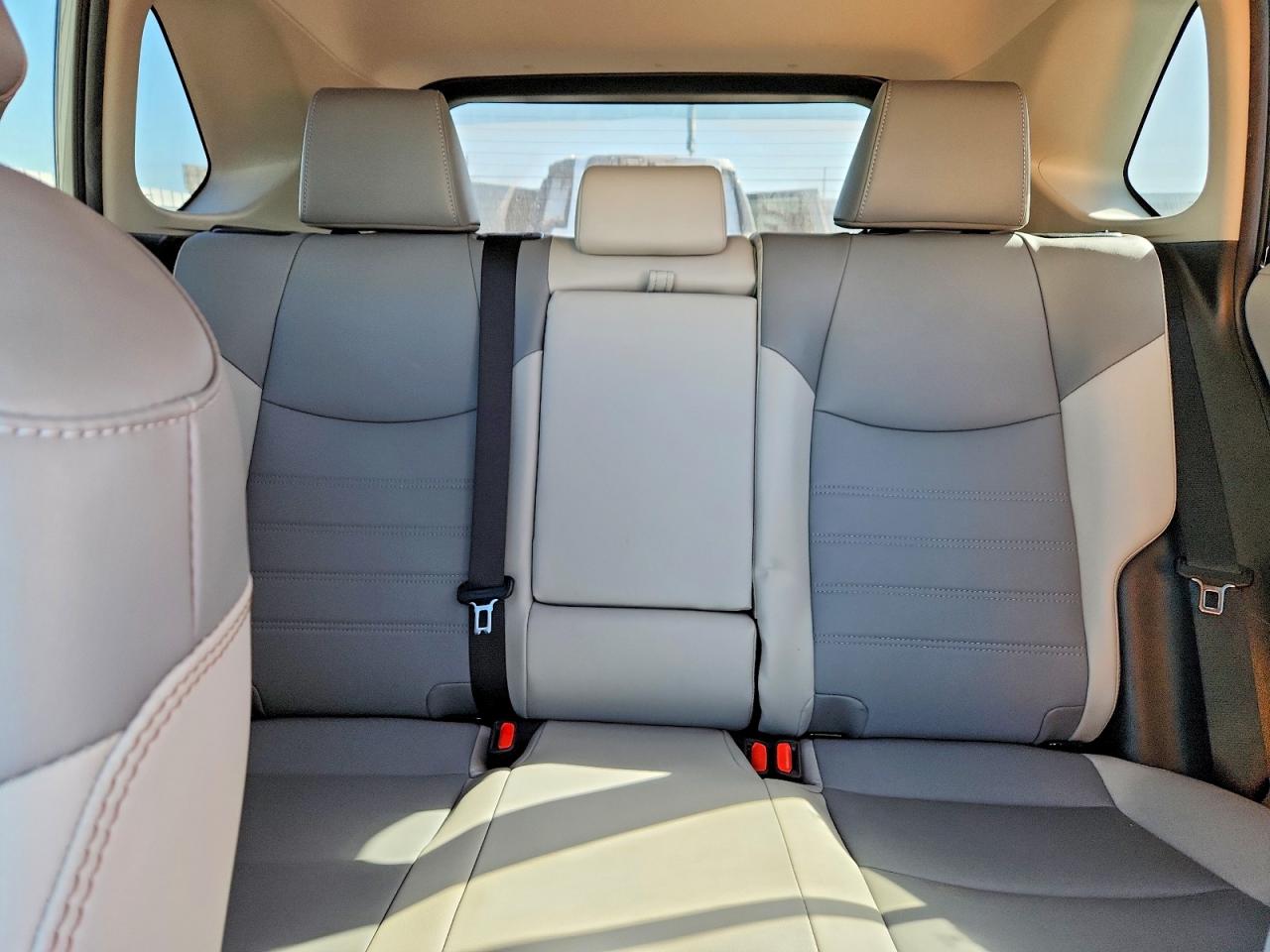 2022 TOYOTA RAV4 XLE PREMIUM photo 10