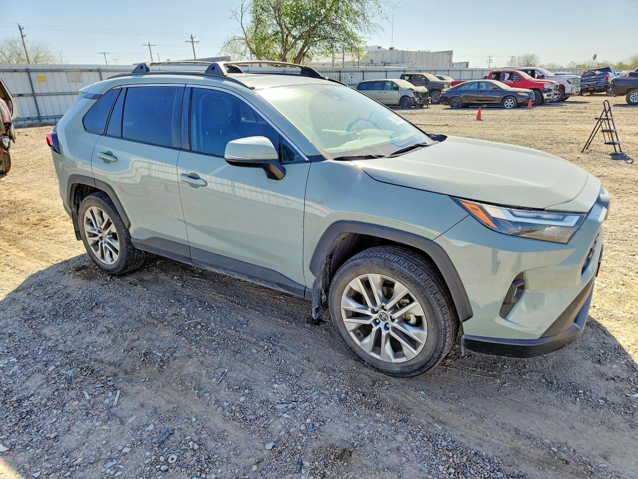 2022 TOYOTA RAV4 XLE PREMIUM photo 4