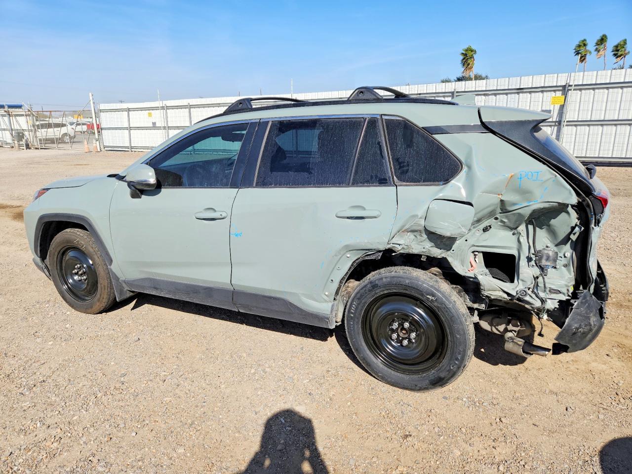 2022 TOYOTA RAV4 XLE PREMIUM photo 2