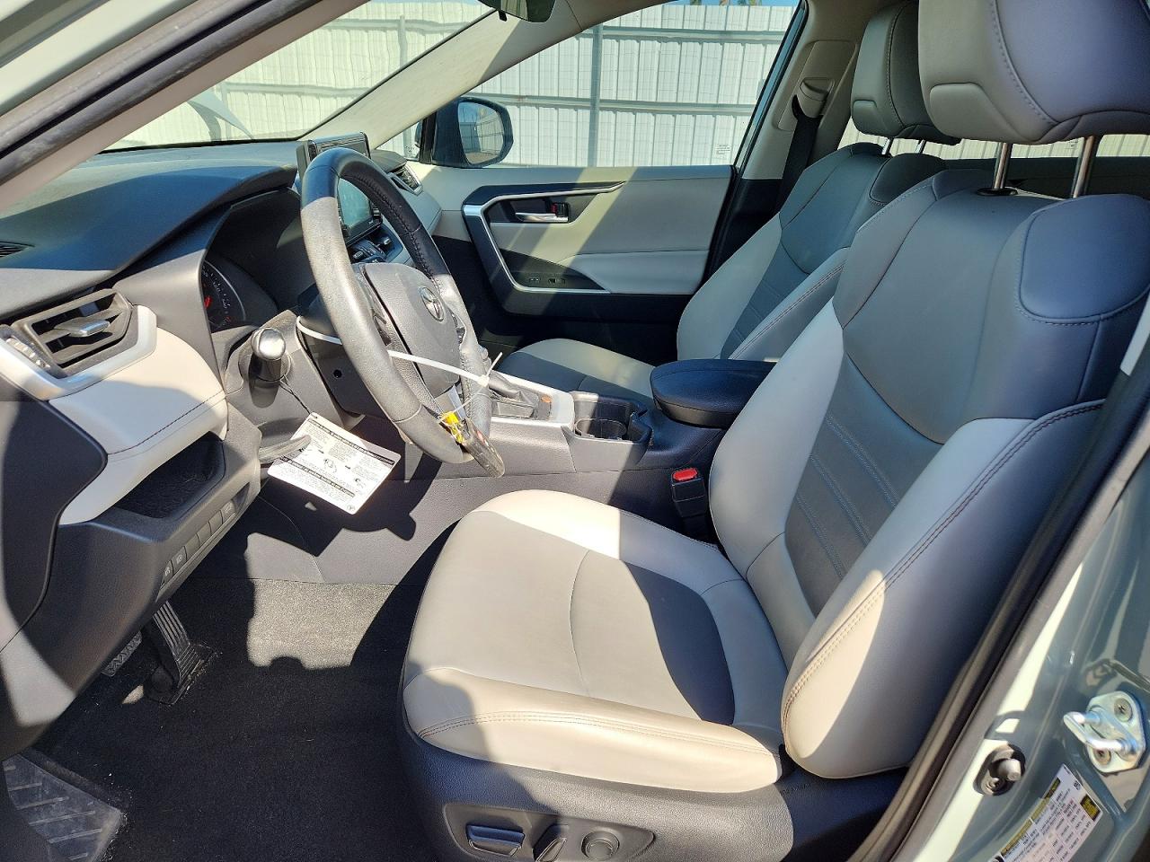 2022 TOYOTA RAV4 XLE PREMIUM photo 7
