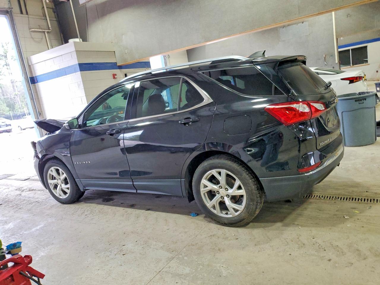 2018 CHEVROLET EQUINOX LT photo 2