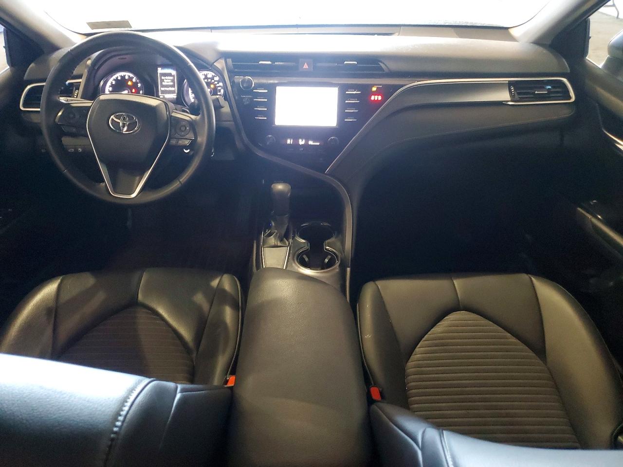 2018 TOYOTA CAMRY SE photo 8