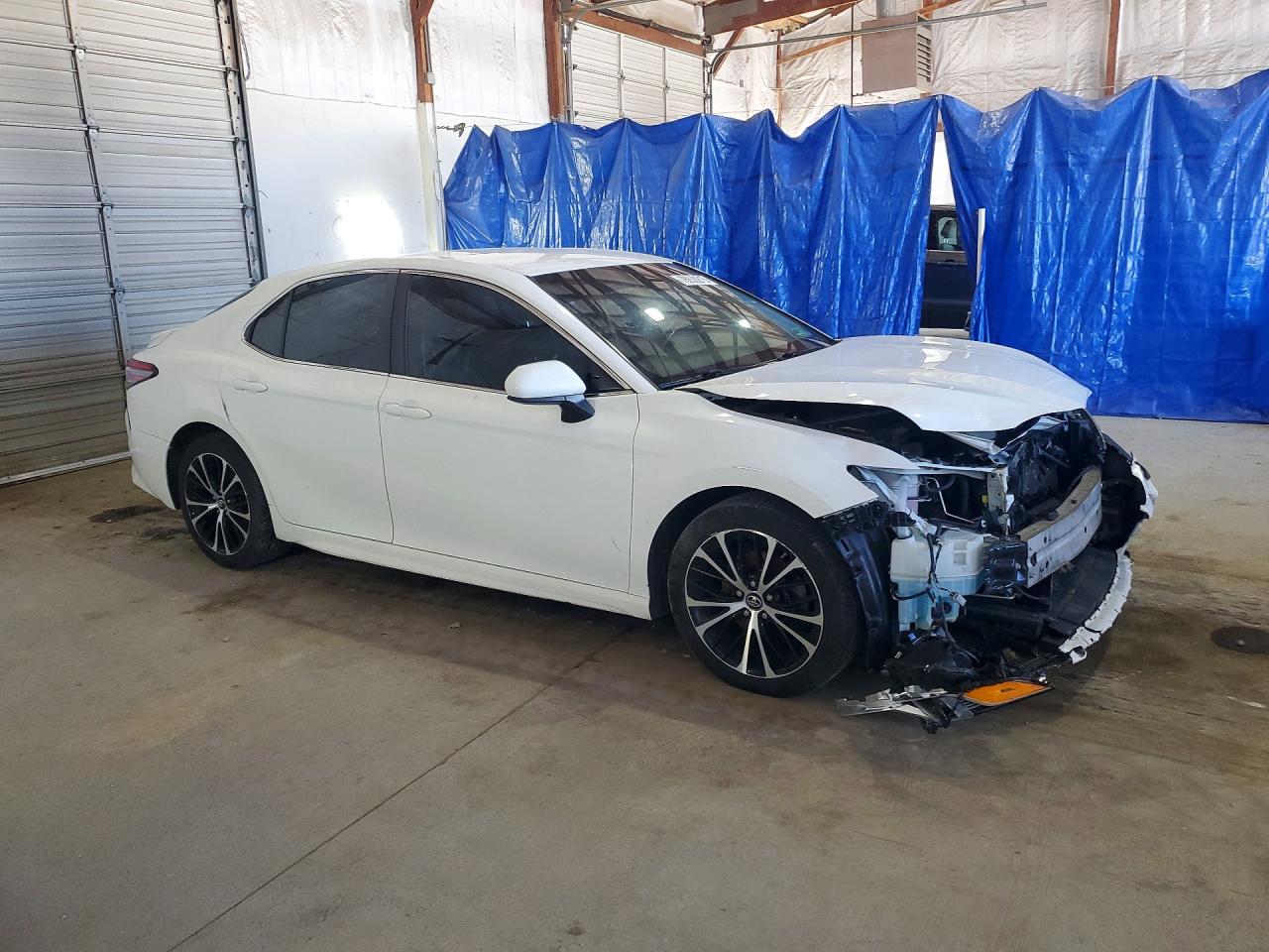 2018 TOYOTA CAMRY SE photo 4