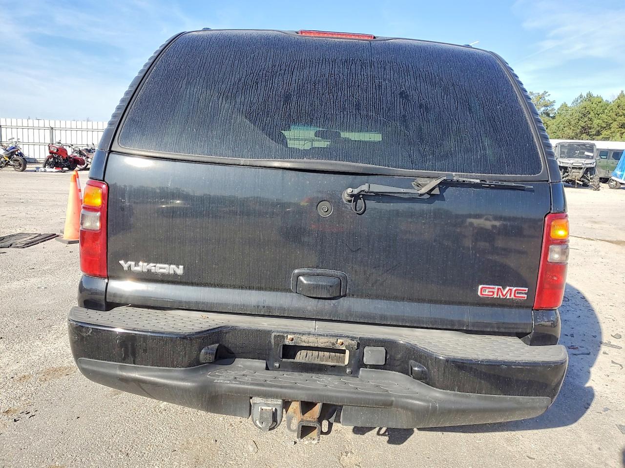 2003 GMC YUKON DENALI photo 16