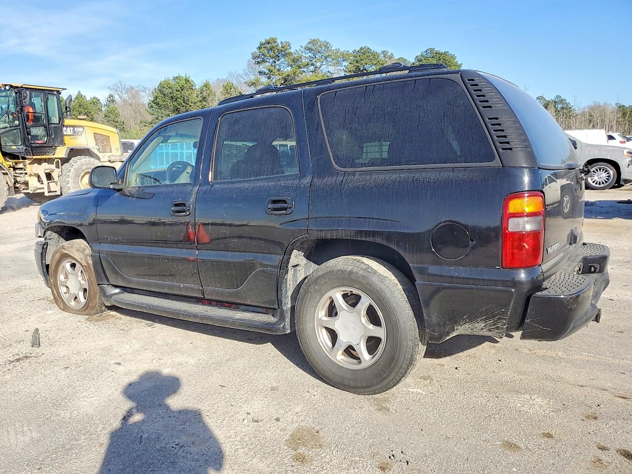 2003 GMC YUKON DENALI photo 4