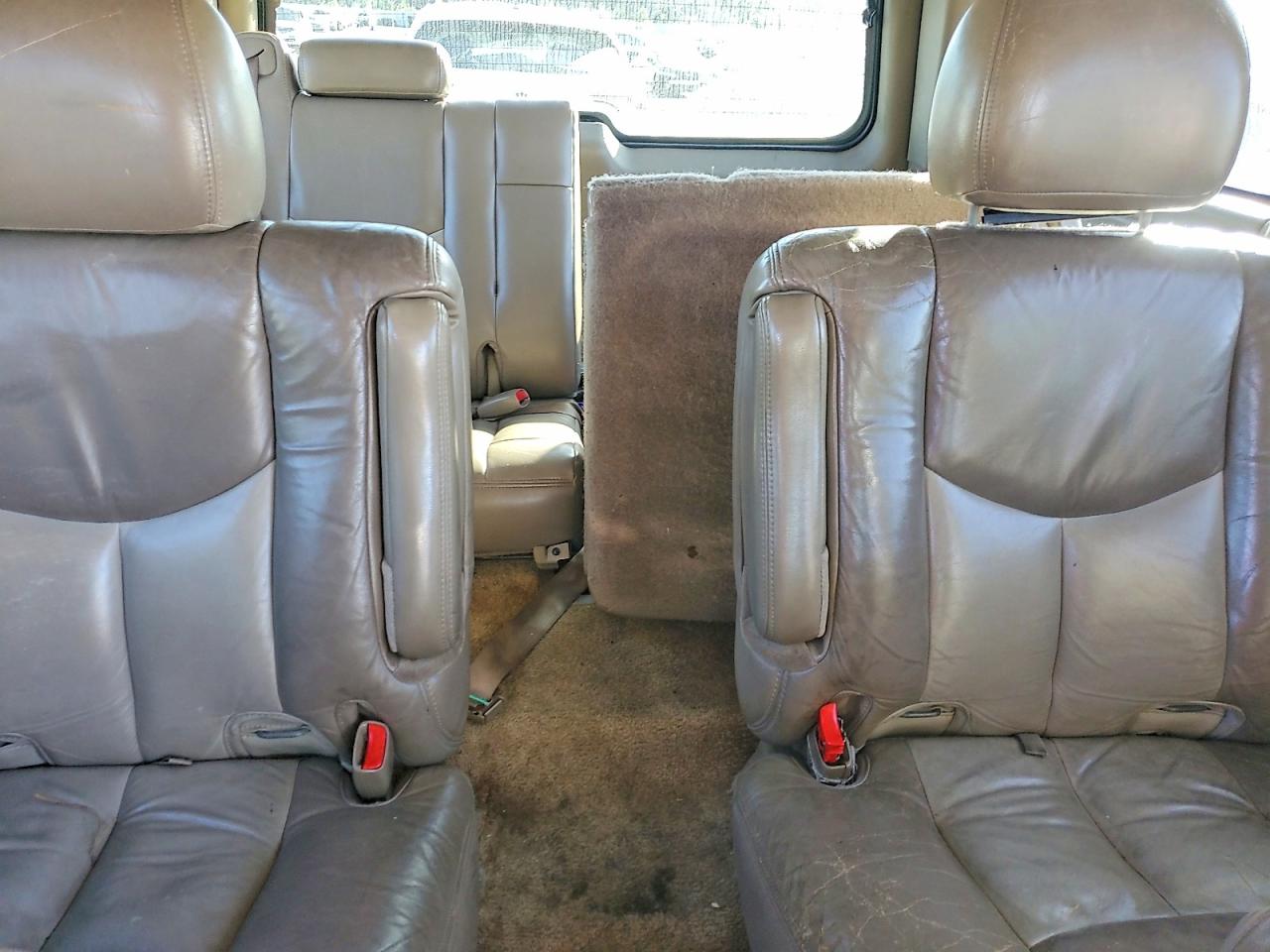 2003 GMC YUKON DENALI photo 28