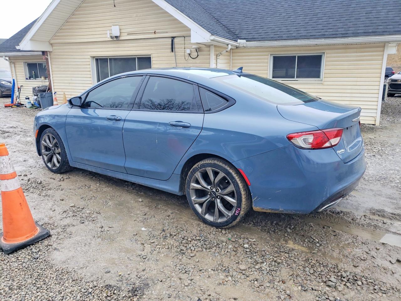 2015 CHRYSLER 200 S photo 2